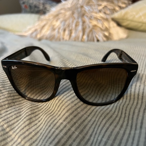 Ray Ban RB 4195 Folding Wayfarers. - Picture 4 of 9